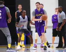 开云-洛杉矶湖人训练开放日，冲刺阶段造点机会引欢呼，全明星赛在即，训练强度明显提升的简单介绍