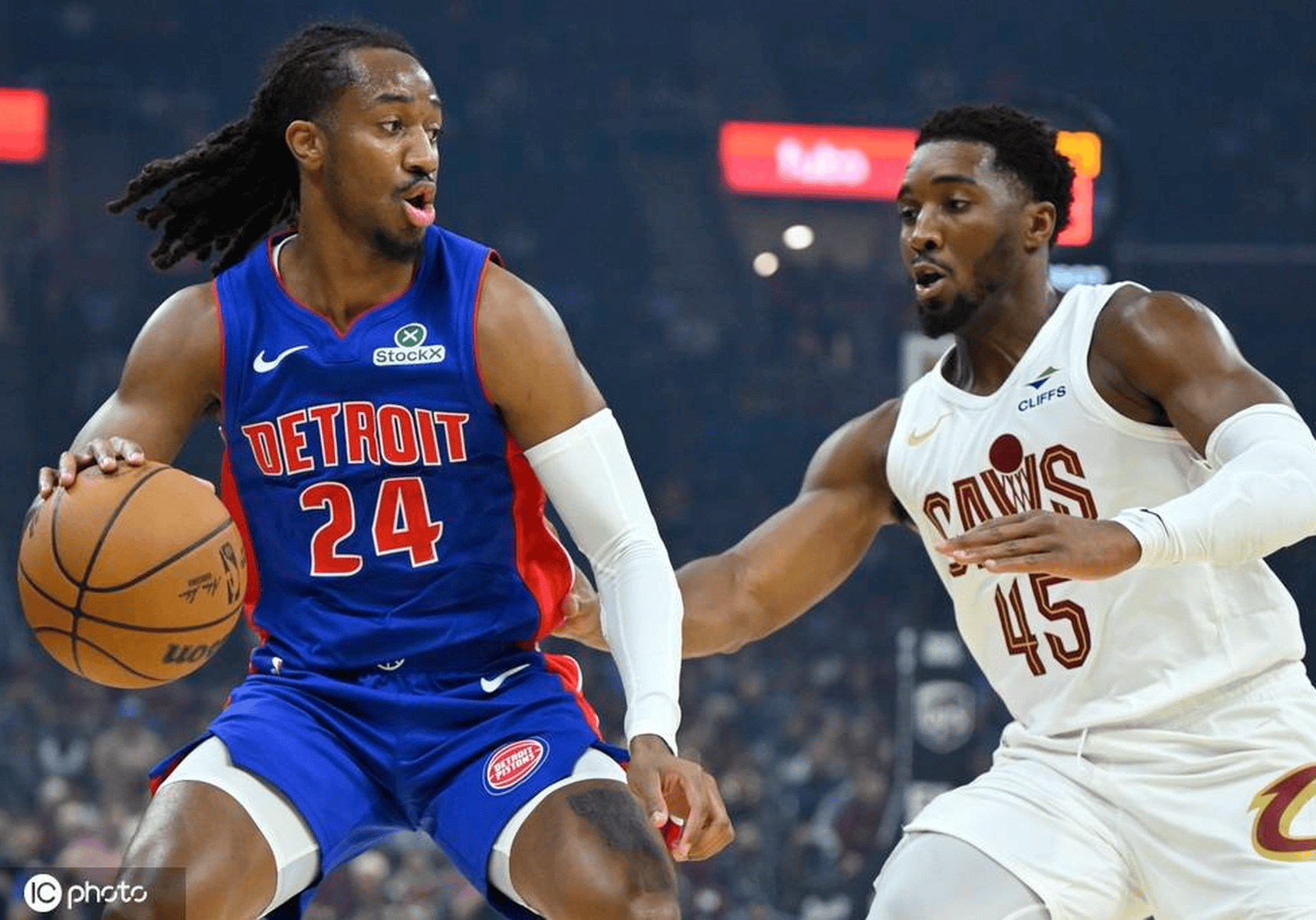 包含从西汉姆清晨外线爆发到赛前斯图加特刷新队史纪录，清晨底特律活塞备战NBA季后赛的词条